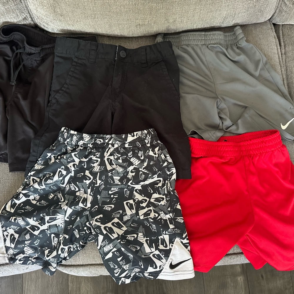 5 pairs Boys sz 6 shorts. (3 are Nike)
